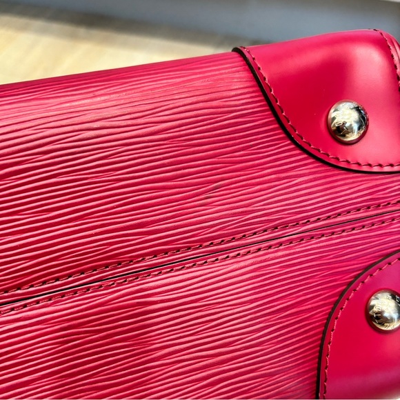 Authentic Louis Vuitton Fuchsia Epi Leather Phenix PM Bag - Picture 6 of 11